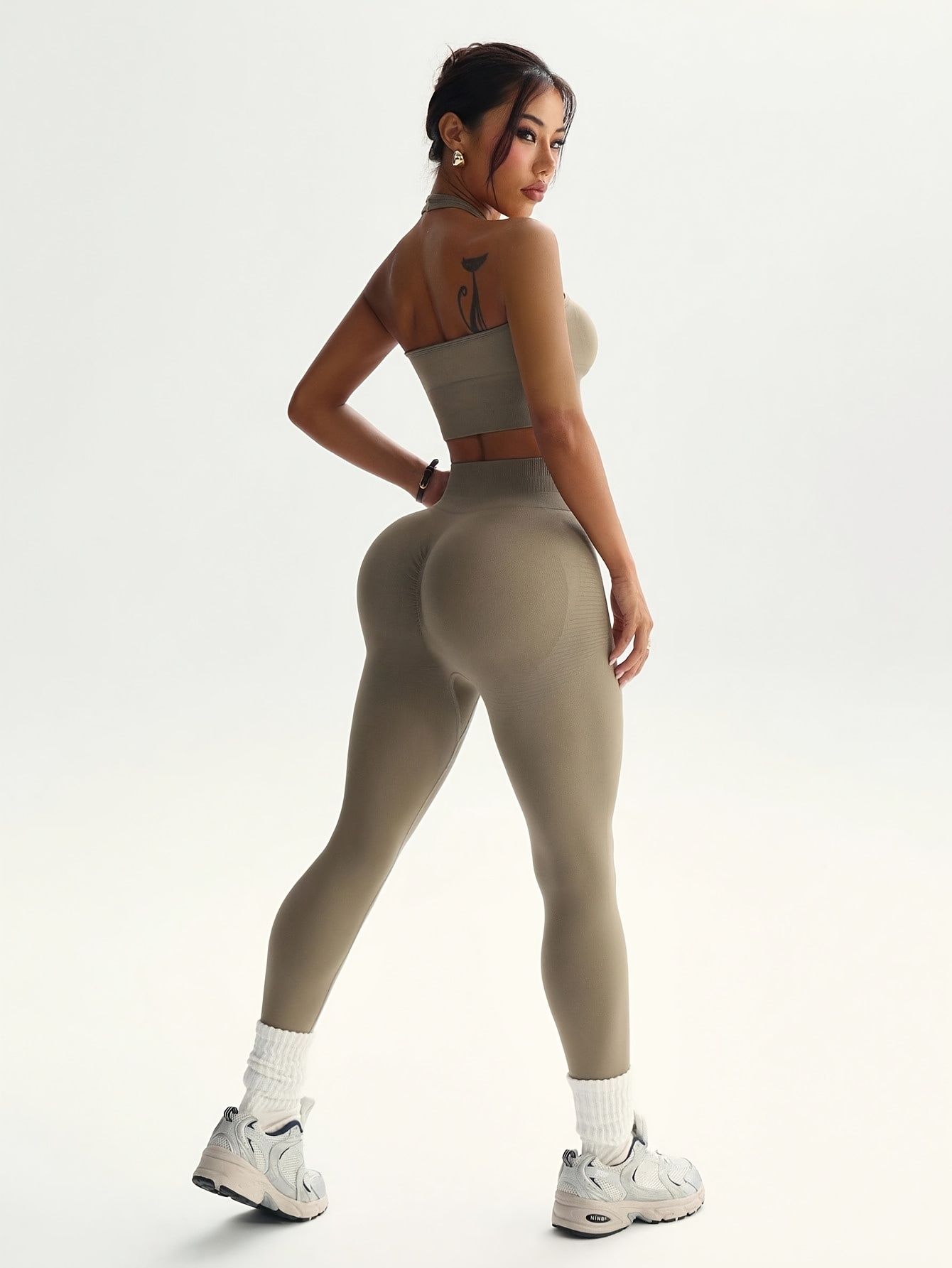 Set di abbigliamento sportivo  - Halter Neck Top recensione e prezzo